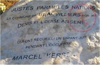 Plaque en hommage aux époux ARSENE